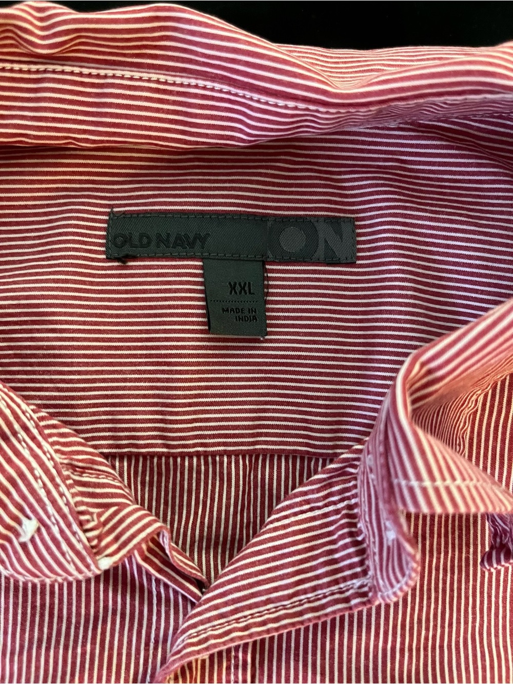 Old Navy Men's Shirt XXL Red White Candy Stripe Long Sleeve Button Down Pocket - Picture 3 of 6